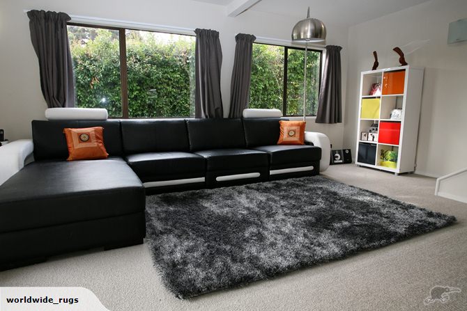 Silk Black/White rug 2x1.4m - Image 3