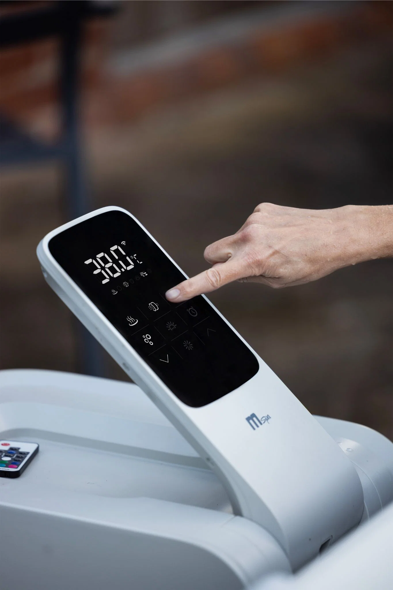 M Spa Oslo Plus 1.8m square, Air Jet massage, filtration system, APP - Image 7